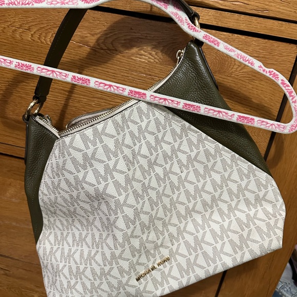 Michael Kors Green and White Shoulder Bag with Signature Style - Picture 1 of 2
